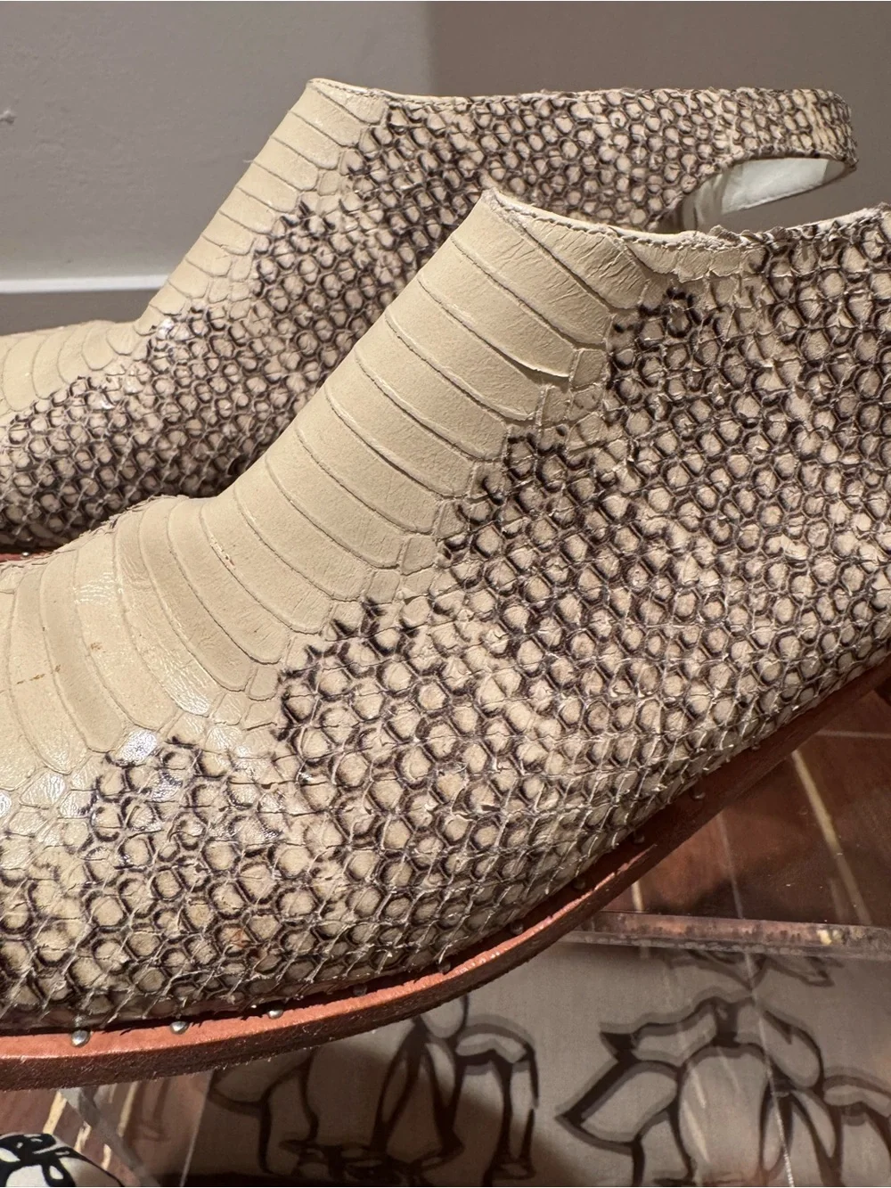 Freda Salvador, the  ‘Rush’ Cream & Taupe Snakeskin Slingback Shoes. Size 9.5